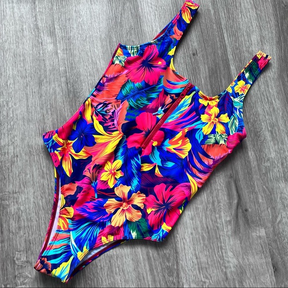 NFS   
Tropical Paradise Zipper Hi Cut One apiece Swimsuit - Picture 3 of 12